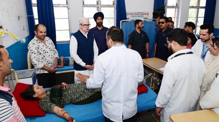 CM Omar Abdullah visits GMC Udhampur to see injured persons of bus accident-22