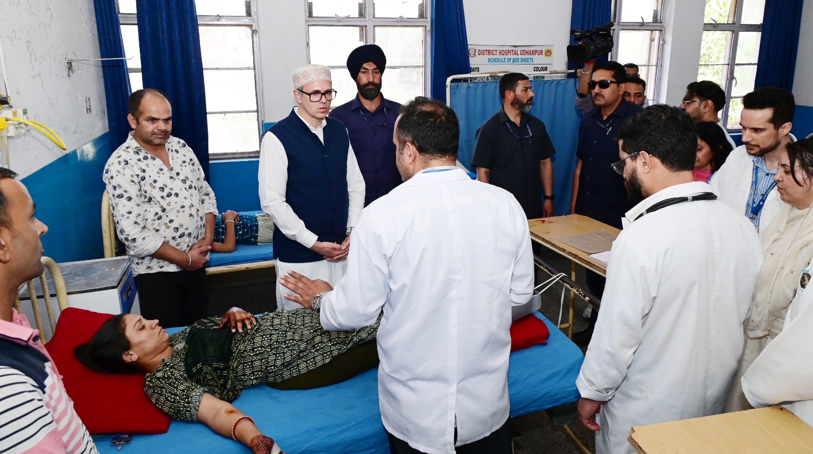 CM Omar Abdullah visits GMC Udhampur to see injured persons of bus accident-22