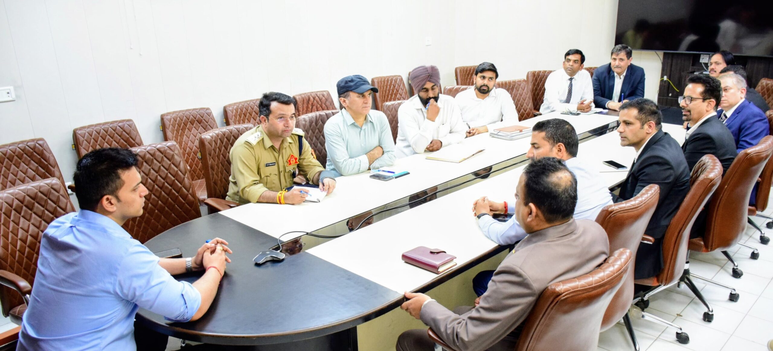 DC Jammu reviews availability of commercial LPG