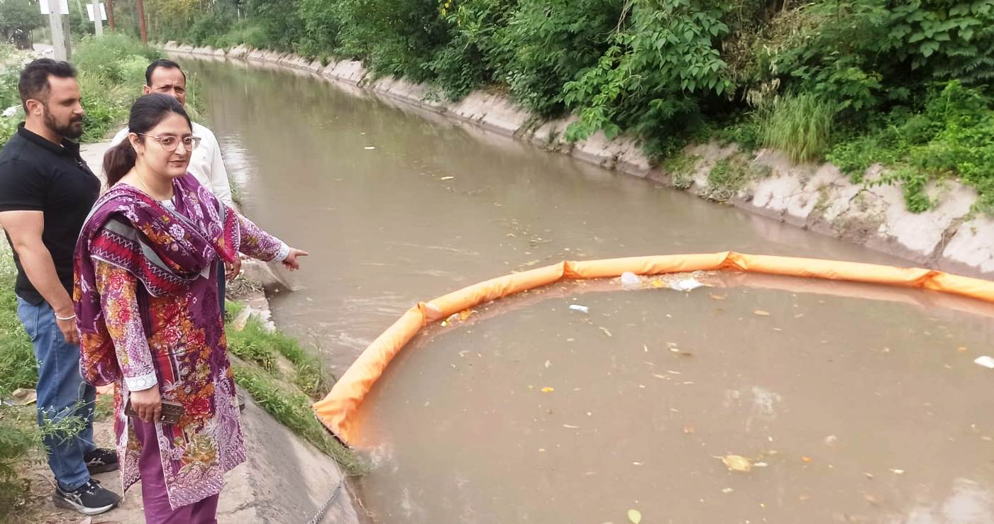 JMC issues directions to prevent pollution of water bodies, Floating Trash Boom Barriers introduced
