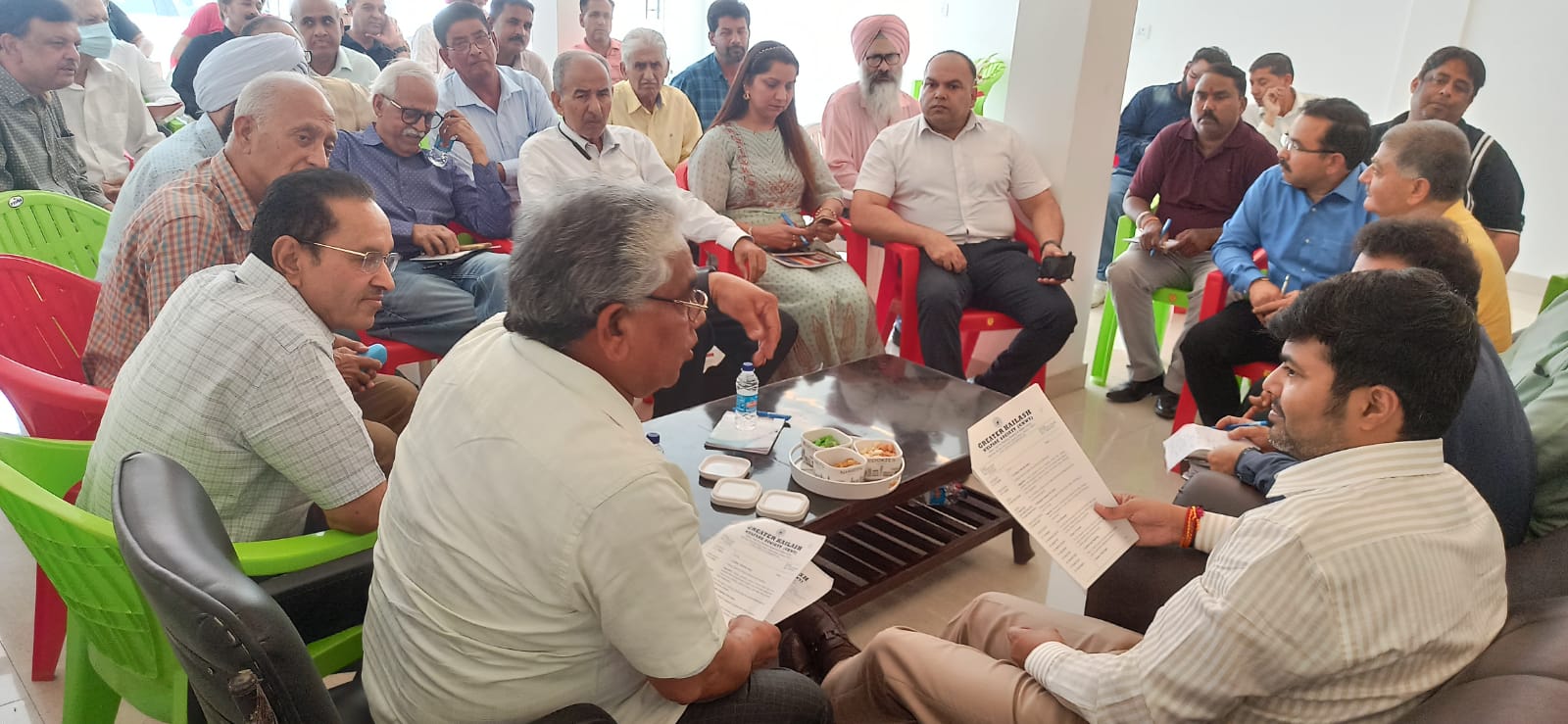 JMC Commissioner assesses civic issues in Greater Kailash Colony, assures speedy redressal