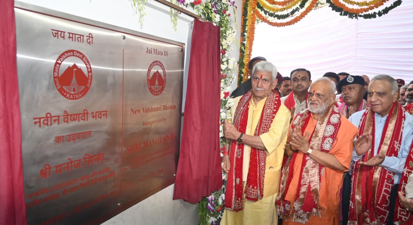 Lieutenant Governor Shri Manoj Sinha dedicated the new Vaishnavi Bhawan at the holy shrine Shri Mata Vaishno Devi to the devotees (1)