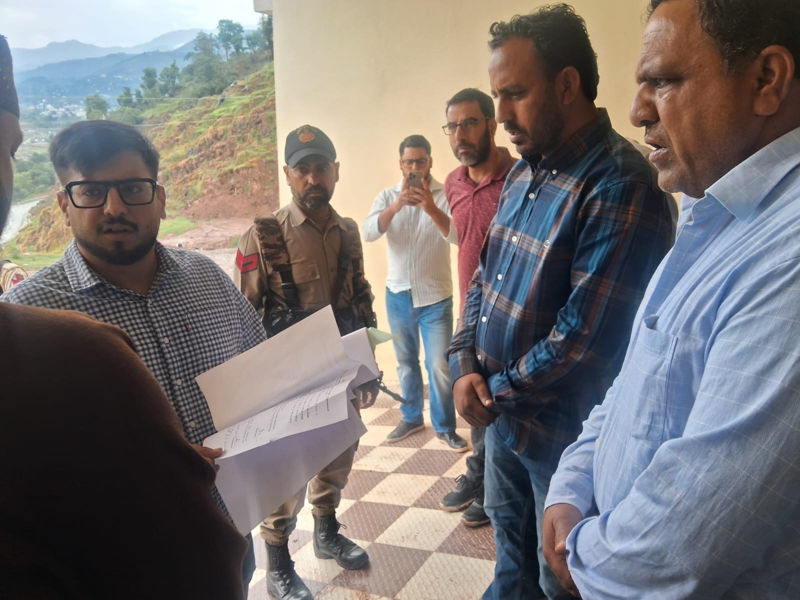 DC inspects Govt offices at Thanamandi