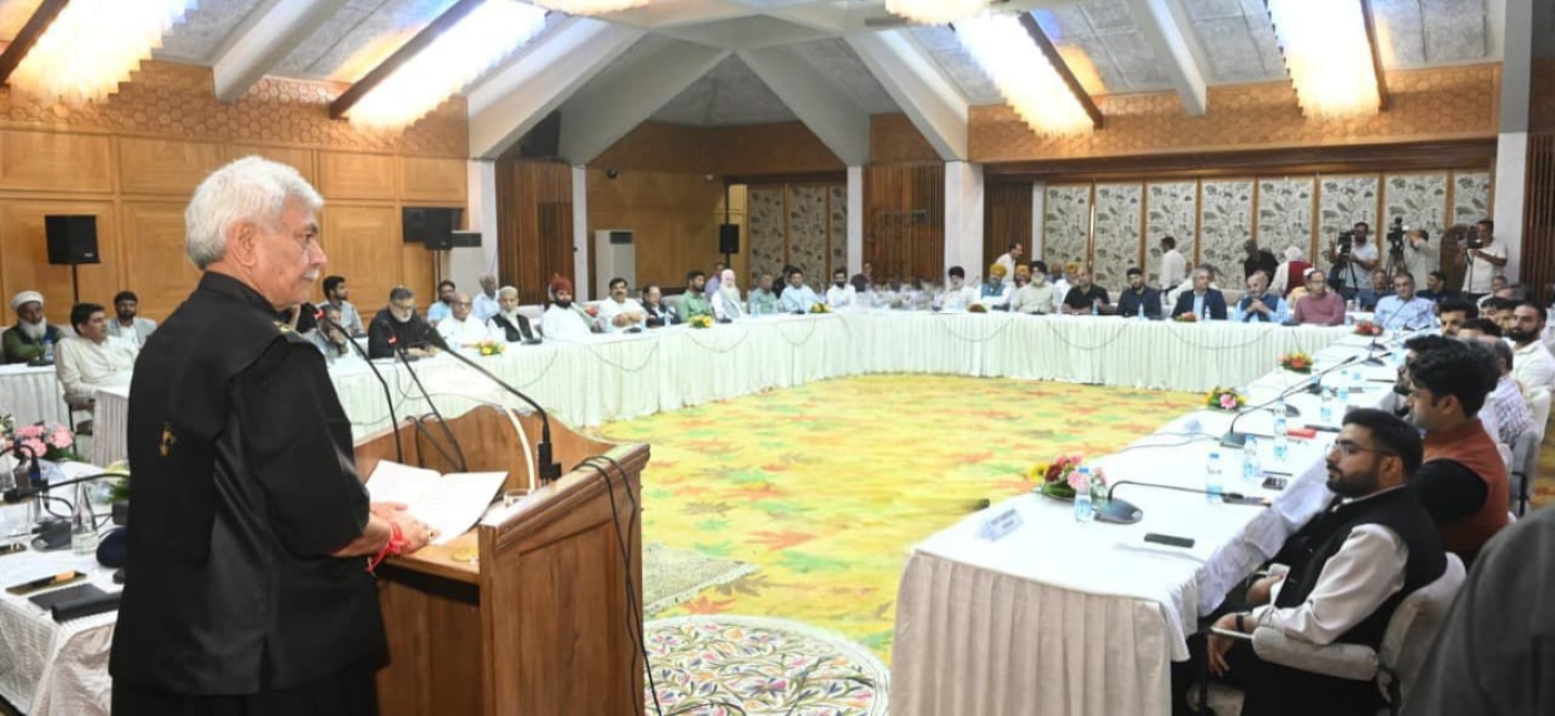 Lieutenant Governor Sh Manoj Sinha Met with Civil Society Groups, Business Leaders, and Religious Heads to Discuss the Shri Amarnath Ji Yatra (7)