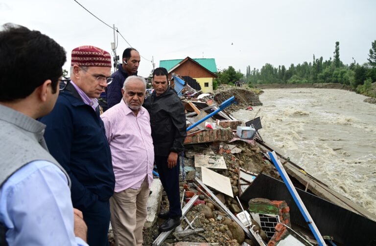 CM Omar Abdullah visits Beerwah to assess flood damages, assures relief to affected shopkeepers-22