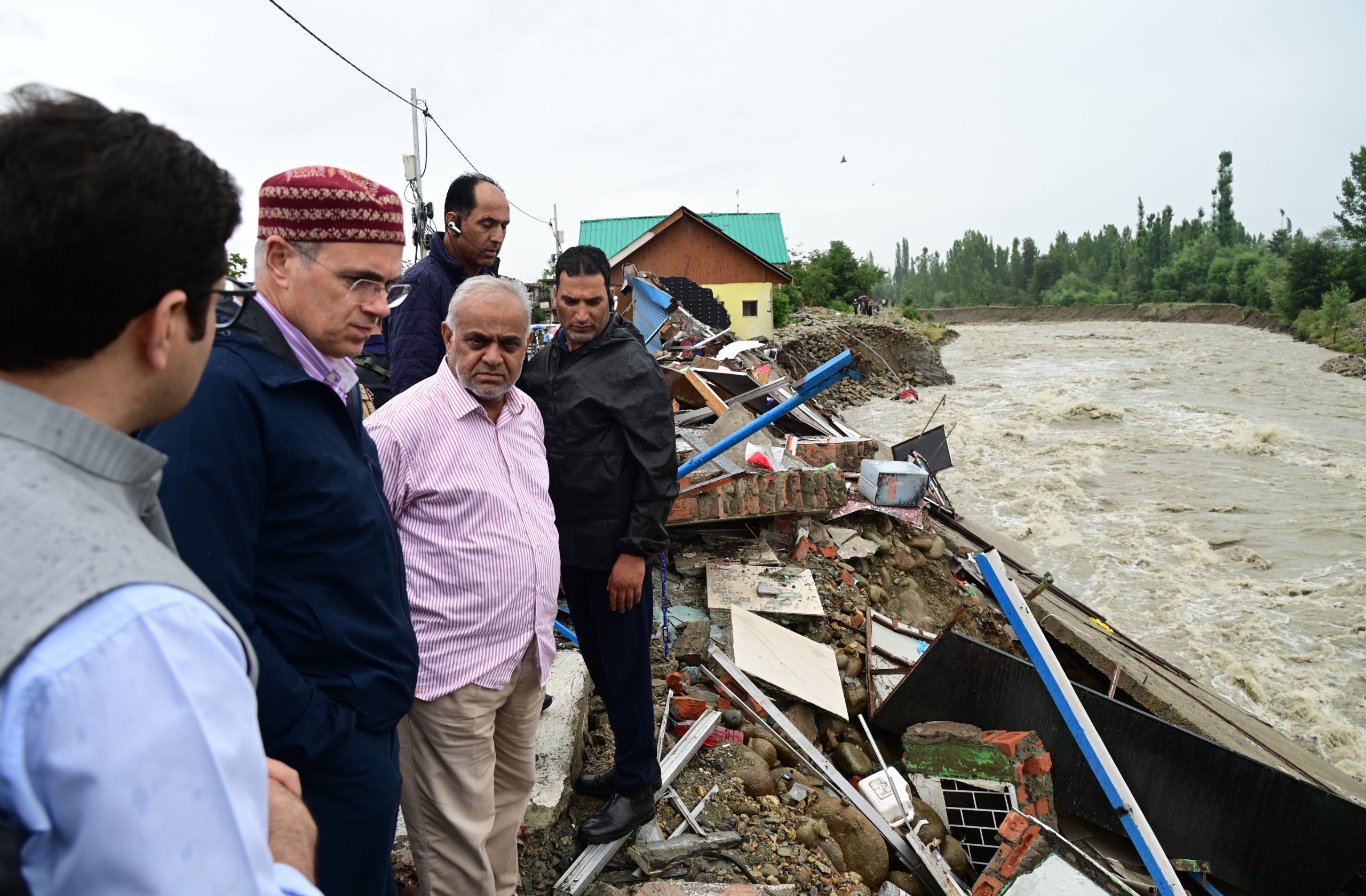 CM Omar Abdullah visits Beerwah to assess flood damages, assures relief to affected shopkeepers-22