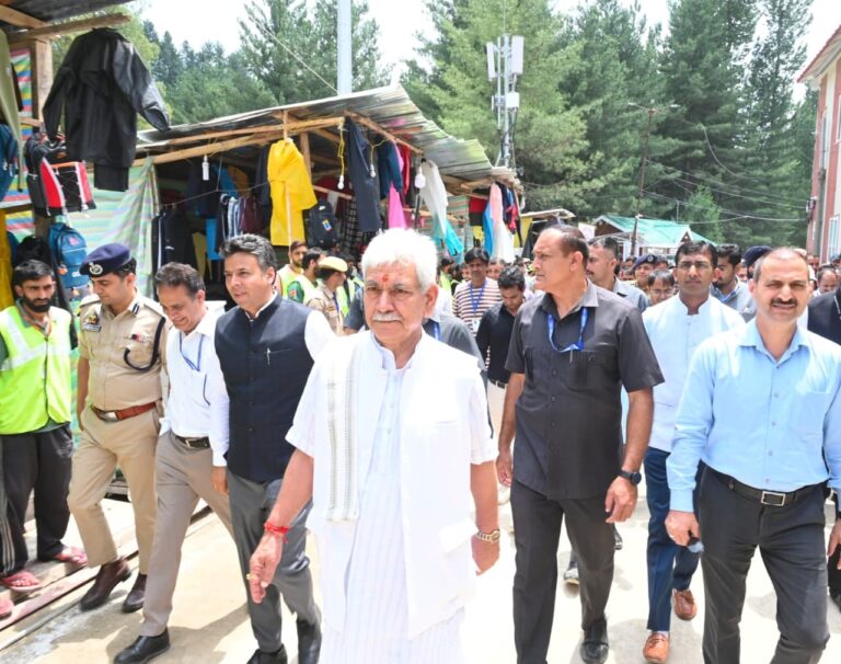 Lieutenant Governor Sh Manoj Sinha visited the Nunwan base camp and inspected the facilities being provided to the Shri Amarnath Ji Yatra pilgrims (2)
