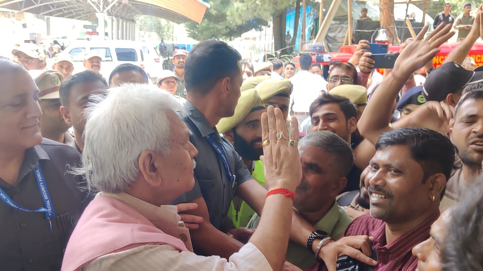 Lieutenant Governor Sh Manoj Sinha visits Nunwan Base Camp, reviews management of Shri Amarnath Ji Yatra (1)