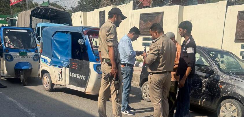 MVD Rajouri cracks down on violators- seizes 3 E-Autos, issues 13 challans, imposes Rs 32000 penalty