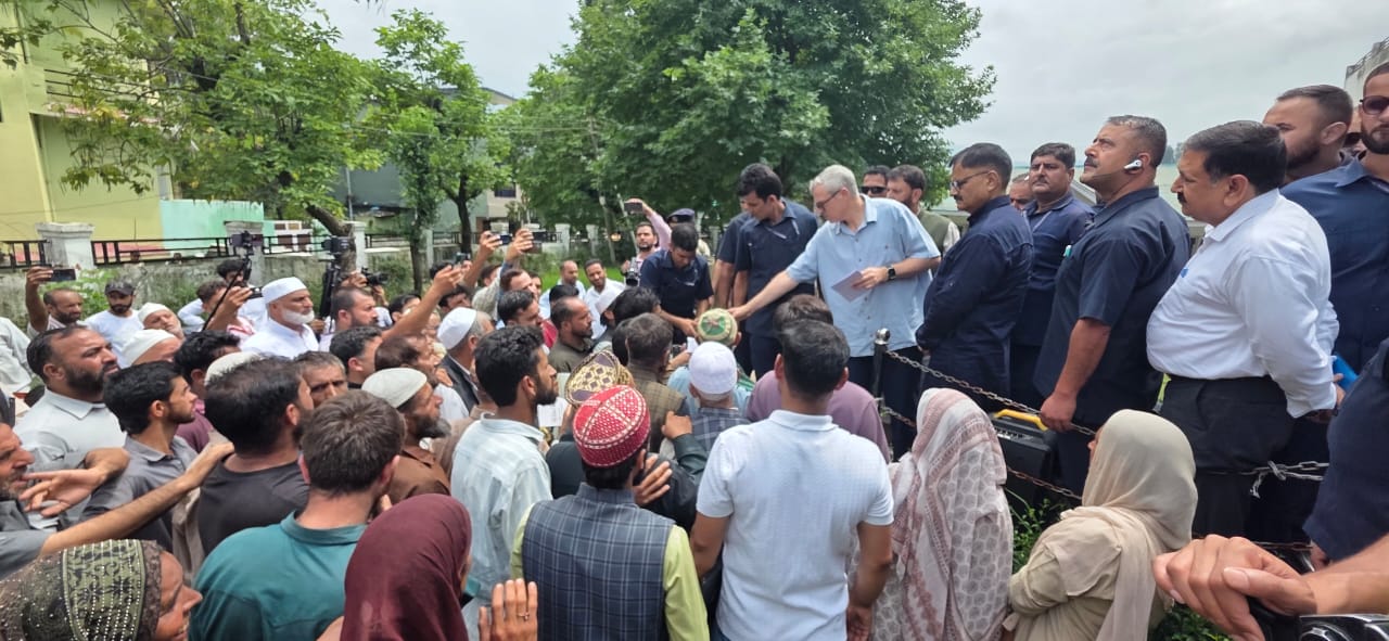 CM Omar Abdullah visits flood-affected areas of Poonch, assures complete rehabilitation-5-2