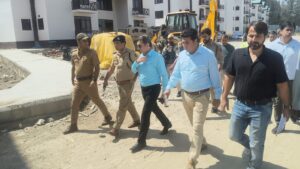 Dr Karwani inspects construction work in Transit Accommodations for PM Package Employees